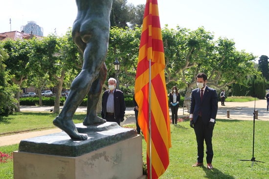 Catalan parliament speaker Roger Torrent commermorates the 75th anniversary of VE Day at Parc de la Ciutadella (Parlament de Catalunya)